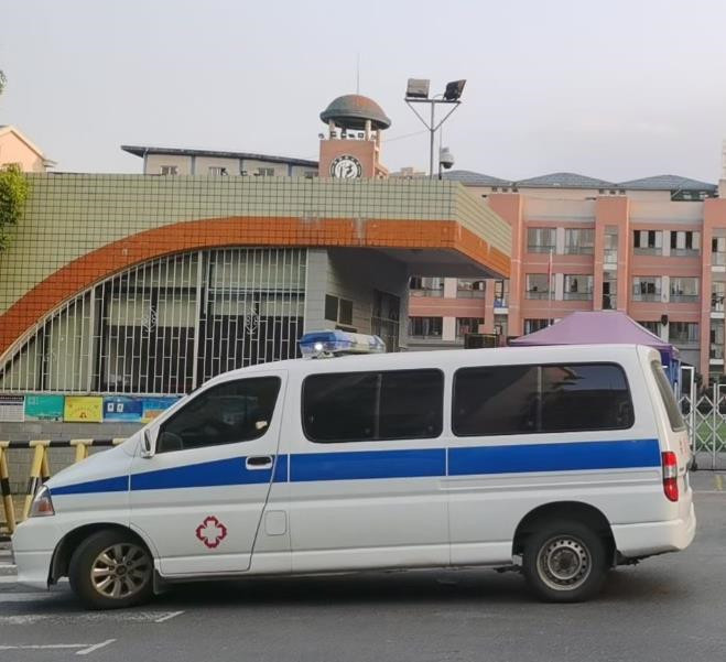 汇川救护车出租护送骨折病人一公里多少钱